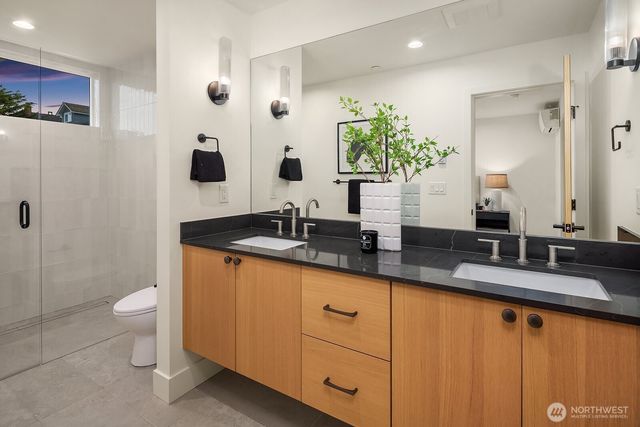 1806 E Mercer Street, Seattle, WA 98112