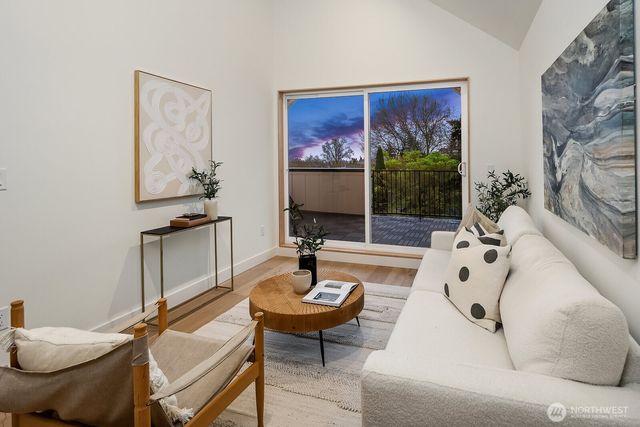 1806 E Mercer Street, Seattle, WA 98112