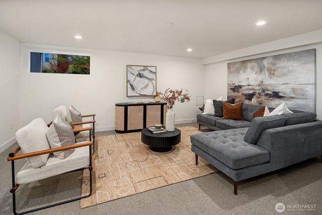 1806 E Mercer Street, Seattle, WA 98112