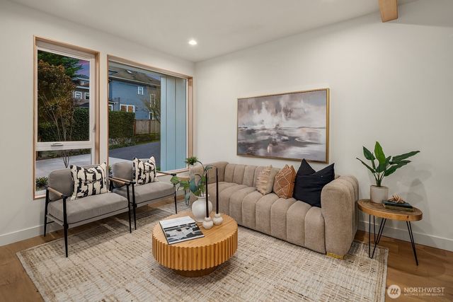 1806 E Mercer Street, Seattle, WA 98112