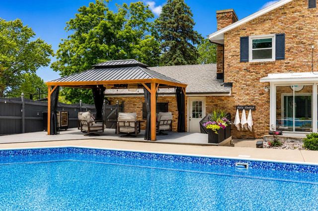 17965 Bolter LANE, Brookfield, WI 53045