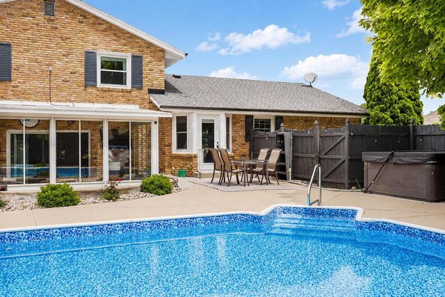 17965 Bolter LANE, Brookfield, WI 53045