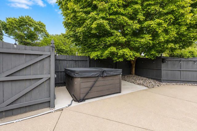 17965 Bolter LANE, Brookfield, WI 53045