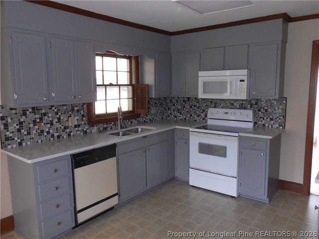 305 W 32 Street, Lumberton, NC 28358