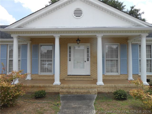 305 W 32 Street, Lumberton, NC 28358