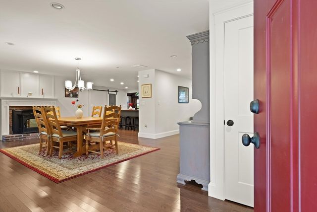 9 Wild Rose Dr, Andover, MA 01810