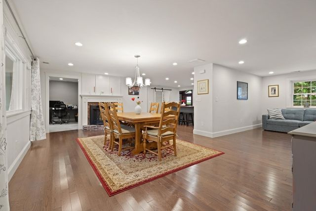 9 Wild Rose Dr, Andover, MA 01810