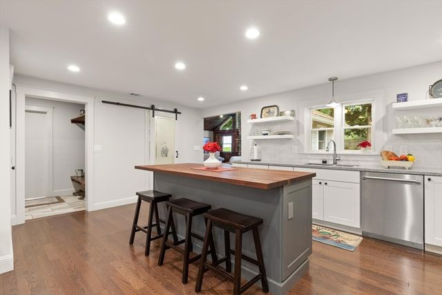 9 Wild Rose Dr, Andover, MA 01810