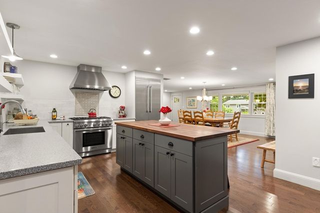 9 Wild Rose Dr, Andover, MA 01810