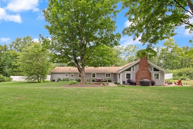 9 Wild Rose Dr, Andover, MA 01810
