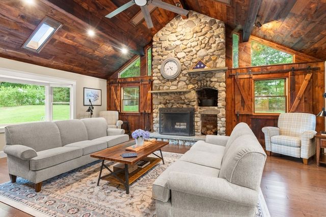 9 Wild Rose Dr, Andover, MA 01810