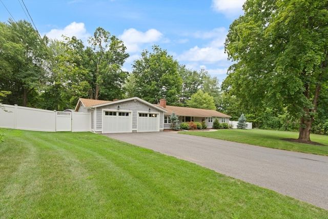 9 Wild Rose Dr, Andover, MA 01810
