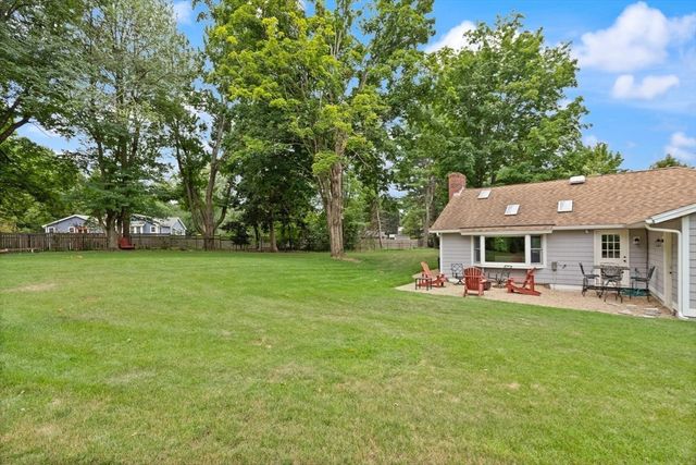 9 Wild Rose Dr, Andover, MA 01810
