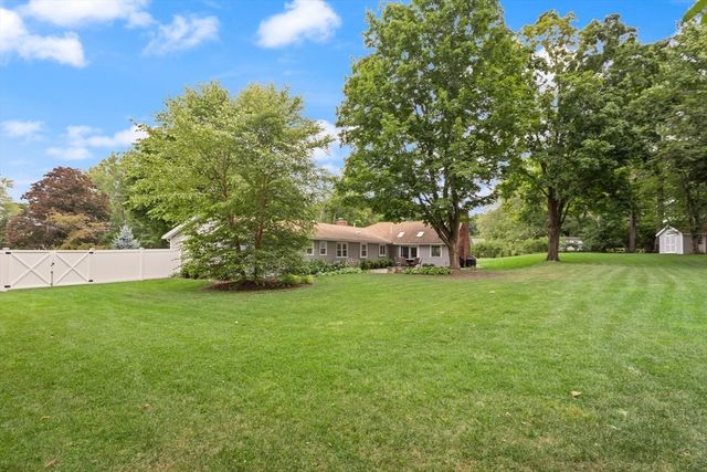 9 Wild Rose Dr, Andover, MA 01810