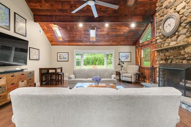 9 Wild Rose Dr, Andover, MA 01810