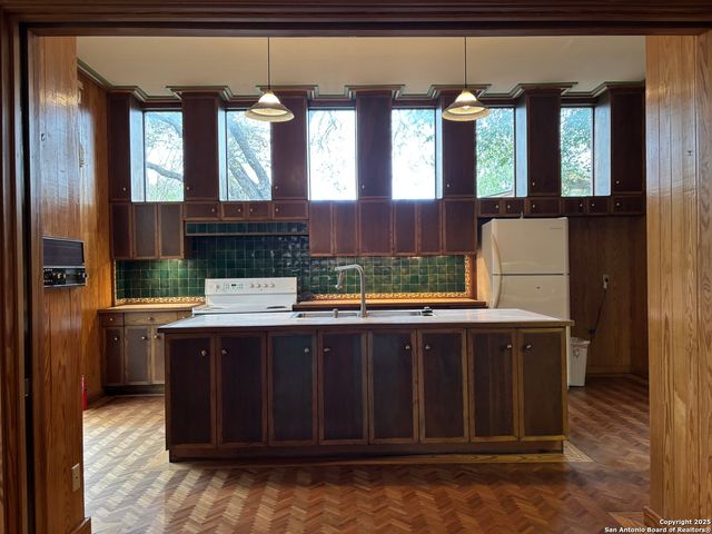 1049 Allen Ave., New Braunfels, TX 78006