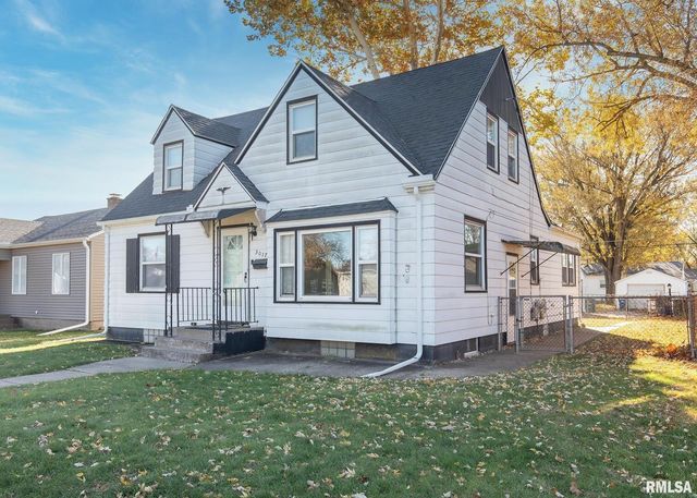 3017 BELLEVUE Avenue, Bettendorf, IA 52722