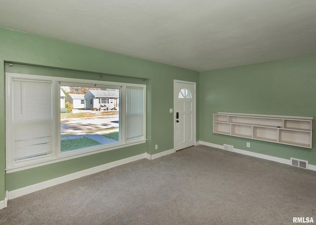 3017 BELLEVUE Avenue, Bettendorf, IA 52722