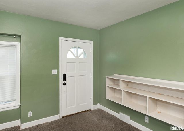 3017 BELLEVUE Avenue, Bettendorf, IA 52722