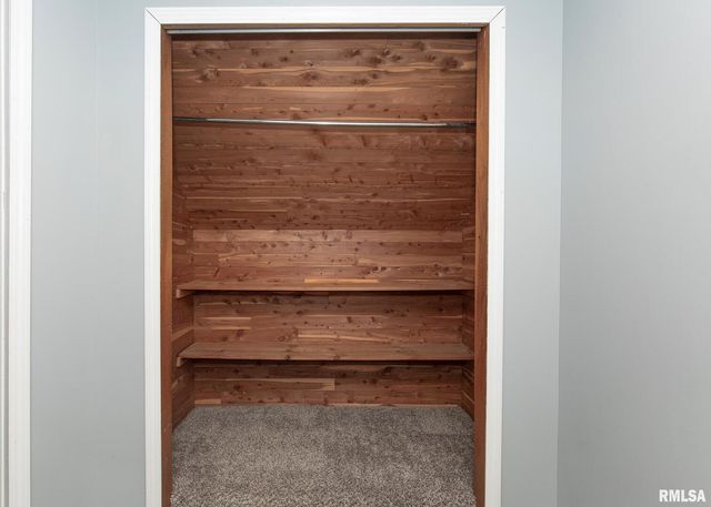 3017 BELLEVUE Avenue, Bettendorf, IA 52722