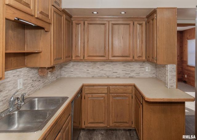 3017 BELLEVUE Avenue, Bettendorf, IA 52722