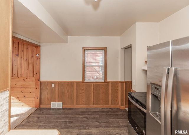 3017 BELLEVUE Avenue, Bettendorf, IA 52722