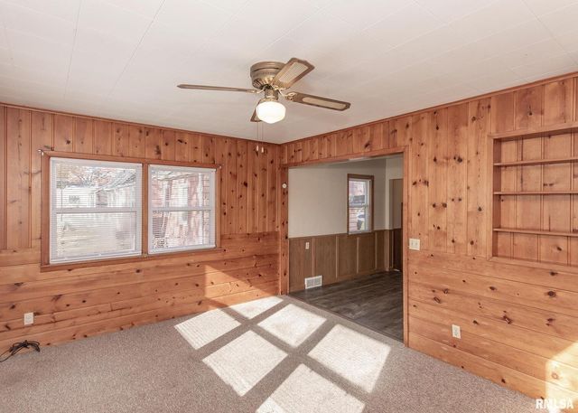 3017 BELLEVUE Avenue, Bettendorf, IA 52722