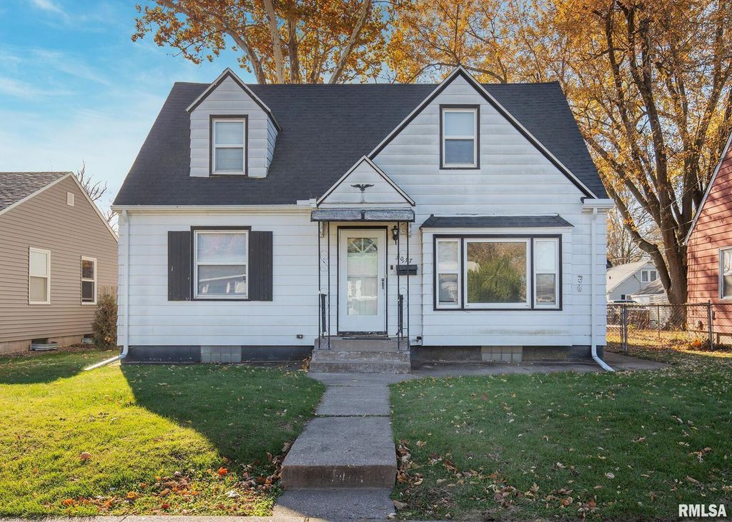 3017 BELLEVUE Avenue, Bettendorf, IA 52722