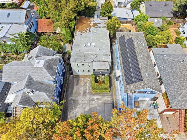 2922 Otis St, Berkeley, CA 94703