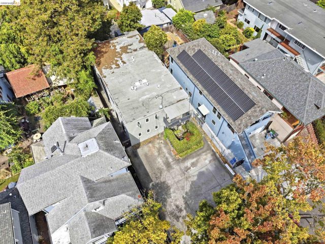 2922 Otis St, Berkeley, CA 94703