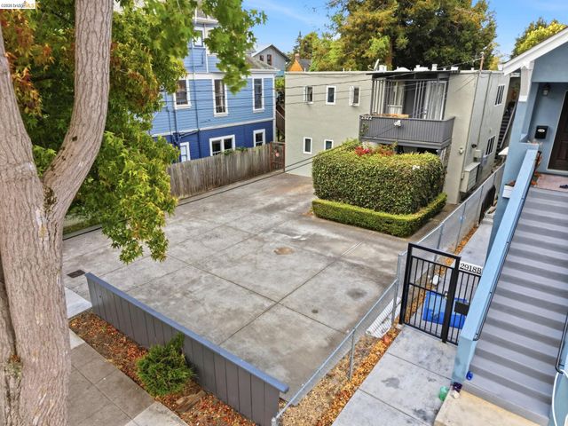 2922 Otis St, Berkeley, CA 94703