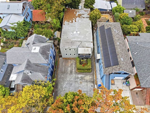 2922 Otis St, Berkeley, CA 94703