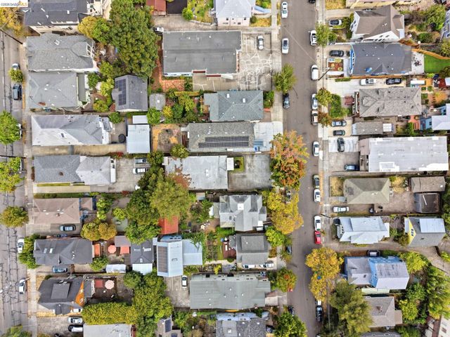 2922 Otis St, Berkeley, CA 94703
