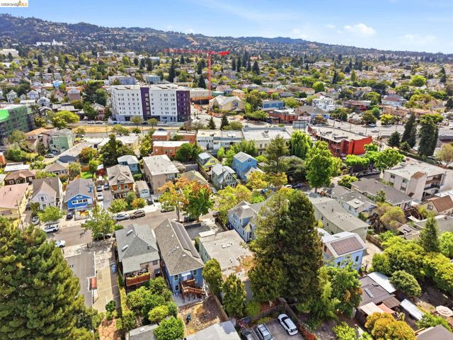 2922 Otis St, Berkeley, CA 94703