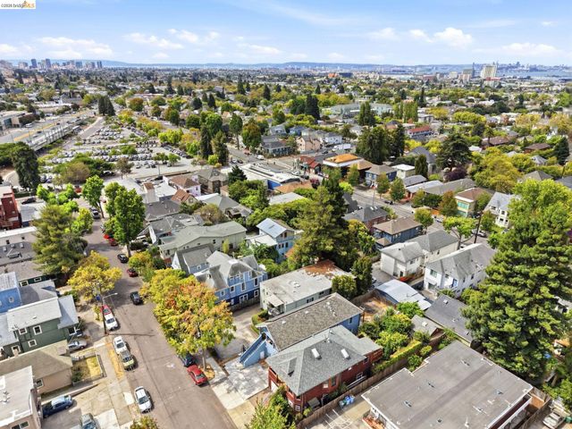 2922 Otis St, Berkeley, CA 94703