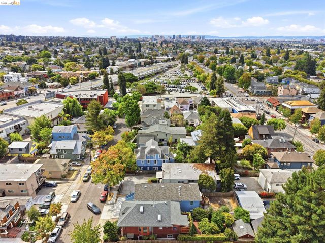 2922 Otis St, Berkeley, CA 94703