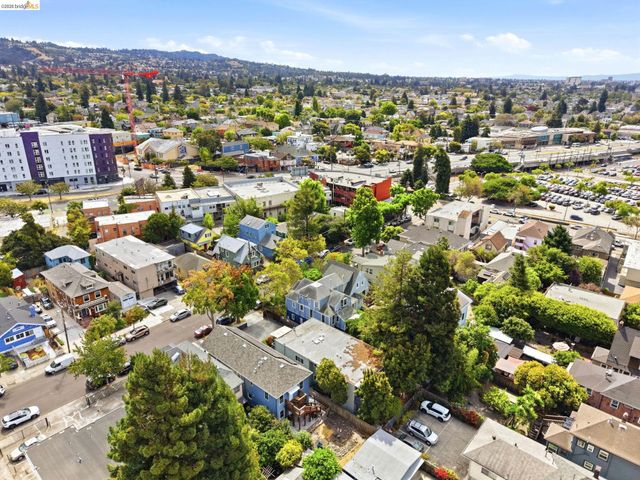 2922 Otis St, Berkeley, CA 94703