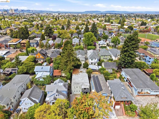 2922 Otis St, Berkeley, CA 94703