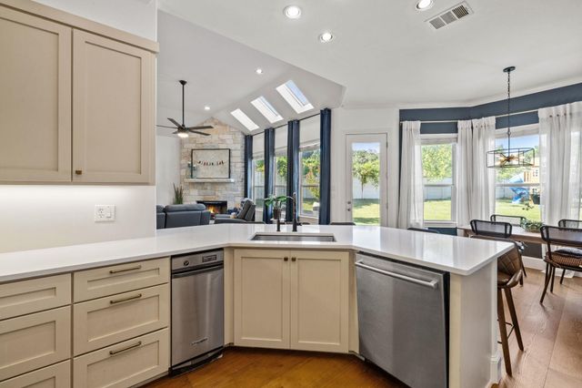 409 New Lido DR, Lakeway, TX 78734