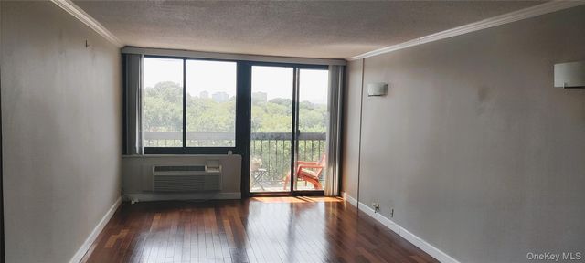 152-18 Union Turnpike 8S, Flushing, NY 11367