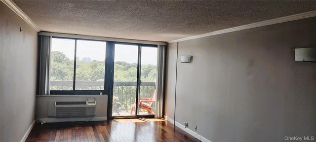 152-18 Union Turnpike 8S, Flushing, NY 11367