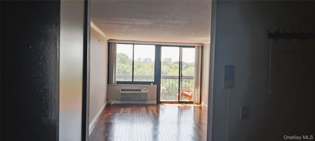 152-18 Union Turnpike 8S, Flushing, NY 11367