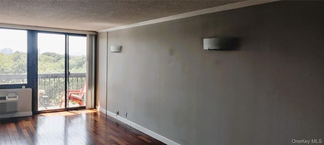 152-18 Union Turnpike 8S, Flushing, NY 11367