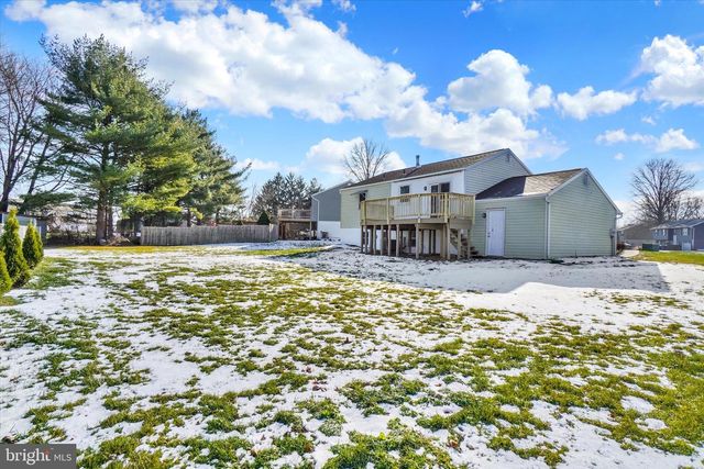 3046 GREENFIELD DR, Dover, PA 17315