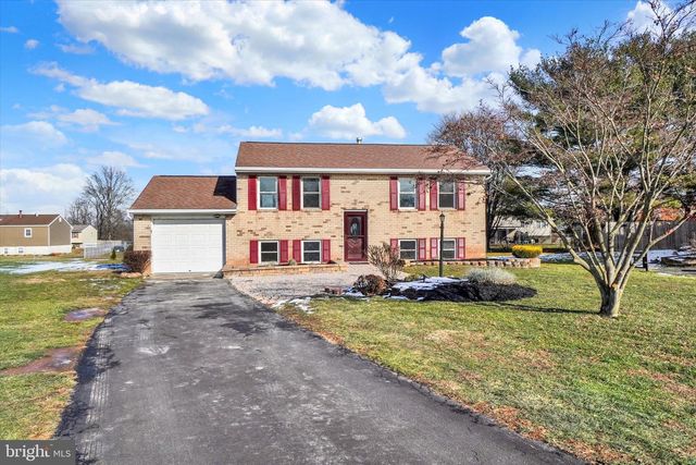 3046 GREENFIELD DR, Dover, PA 17315