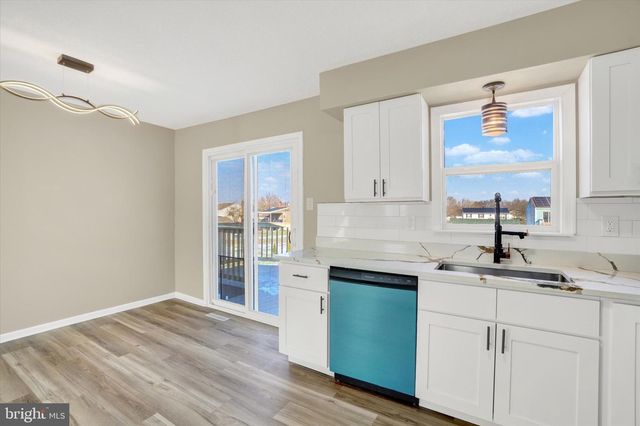 3046 GREENFIELD DR, Dover, PA 17315