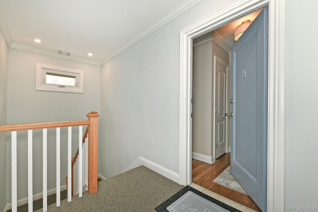 20 Gibson Avenue 3D, Huntington, NY 11743