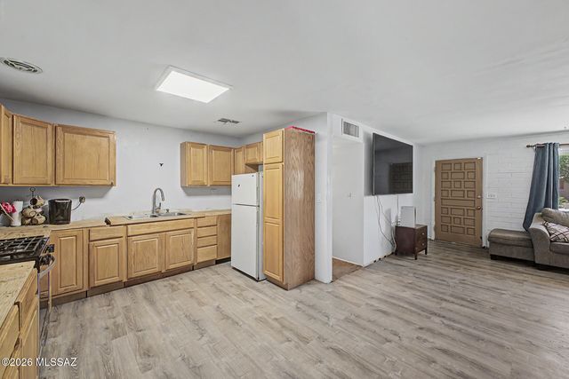 6241 E 34th Street, Tucson, AZ 85711