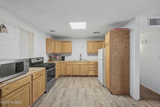 6241 E 34th Street, Tucson, AZ 85711