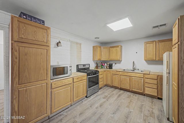 6241 E 34th Street, Tucson, AZ 85711